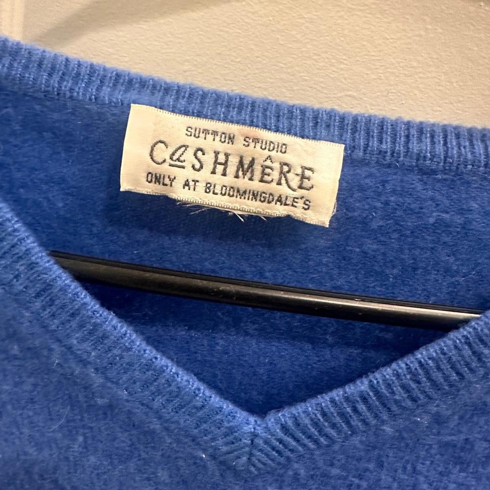 Sutton Studio Men's V-Neck Cashmere Sweater in Blue